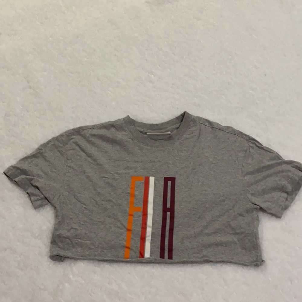 Grey FILA crop top 🧡🤍